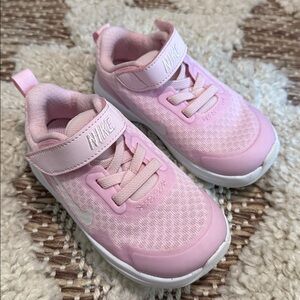 Nike Kids Sneakers in Pink and White